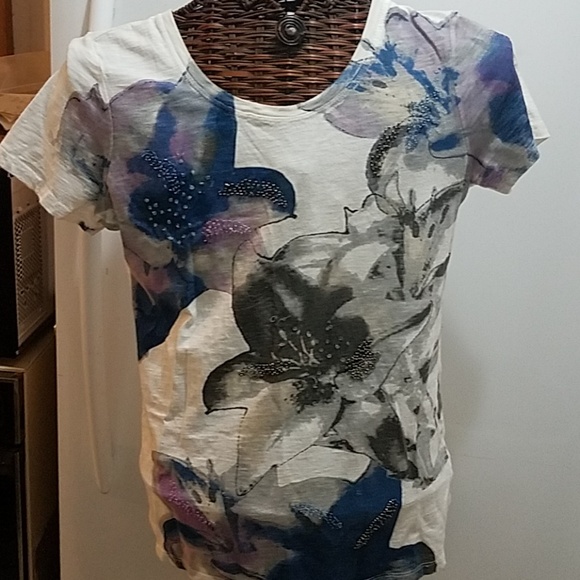 Tshirt - Picture 1 of 1